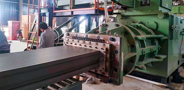 Baksteenproductiemachines Middelgrote Twee-traps Vacuüm Extruder voor Kleibakstenen en Tegels 1